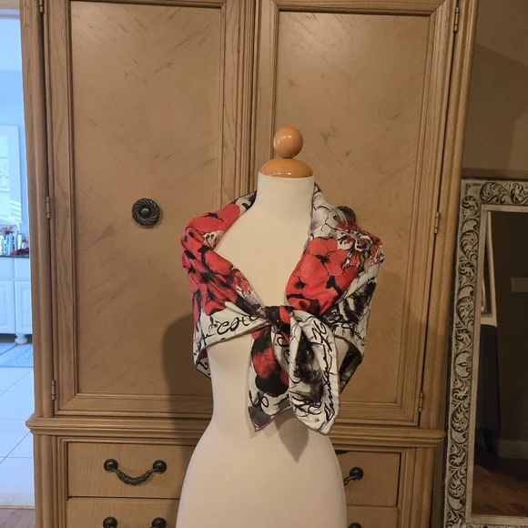 Carolina Herrera Red and Black Floral Wrap - Picture 4 of 4